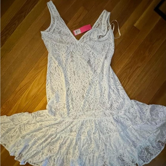 Lilly Pulitzer Finnley lace cover up 😍😎 - Picture 2 of 2